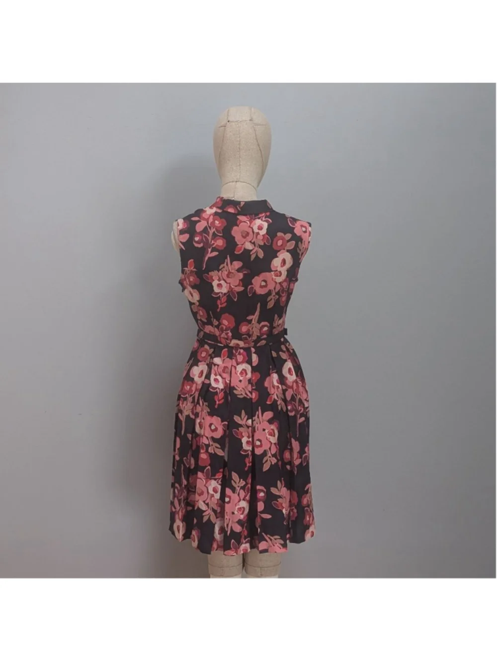 Kate Spade Shadow Buds Pleated Dress 100% Silk - Size 2